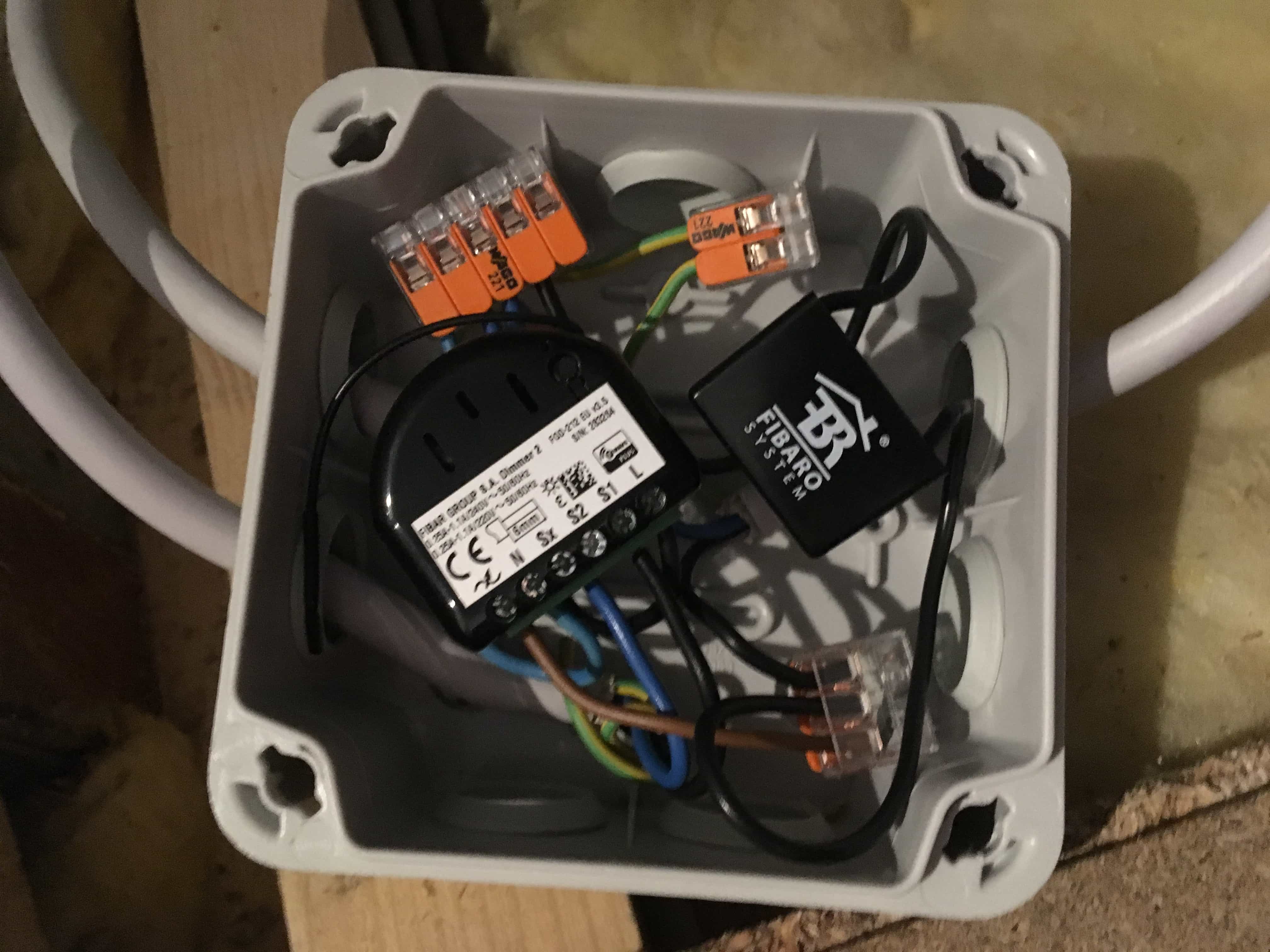 Fibaro ZWave Dimmer 2 mit Bypass 2 TechnikBlock