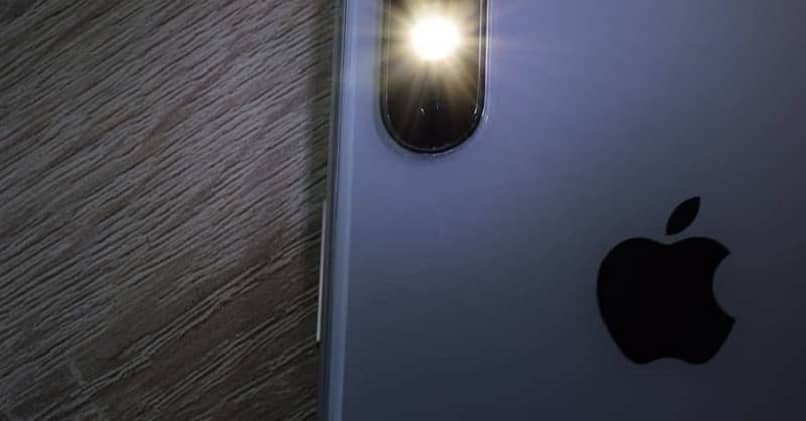 How do I activate the flashlight of my cell phone again? The flashlight