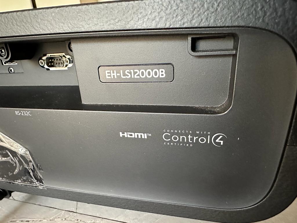 Epson EH-LS12000B - TechnoFall