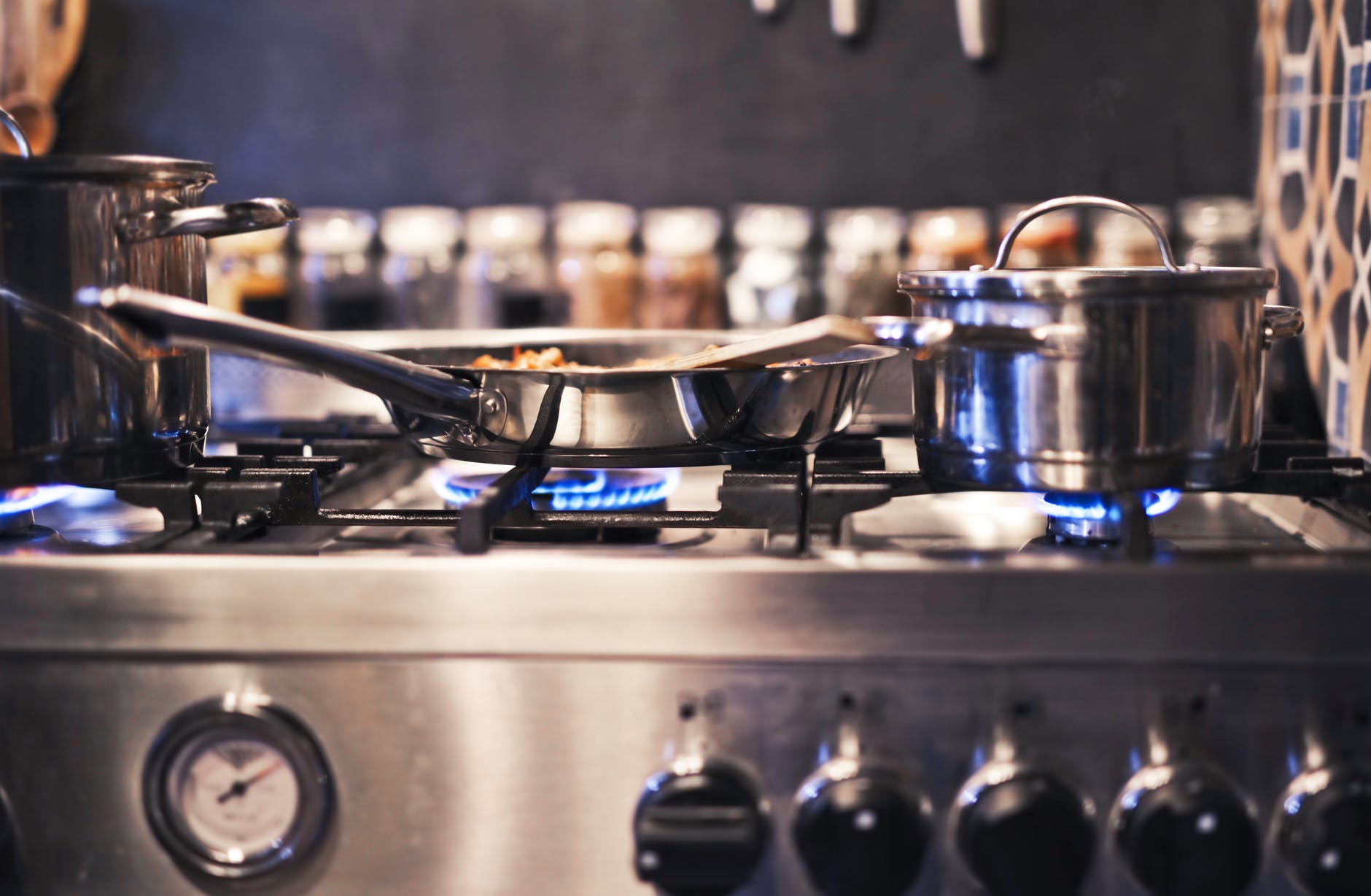 5 Reasons Why You Should Avoid Fixing Kitchen Aid Stove On Your Own And Hire Professionals