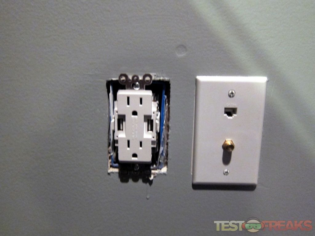 Review of Newer Technology Power2U AC/USB Wall Outlet