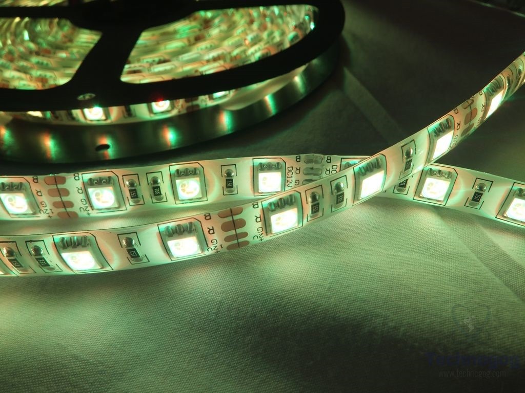 Review of OxyLED OCD83 300 LED 16.4ft Waterproof RGB Strip Light Kit