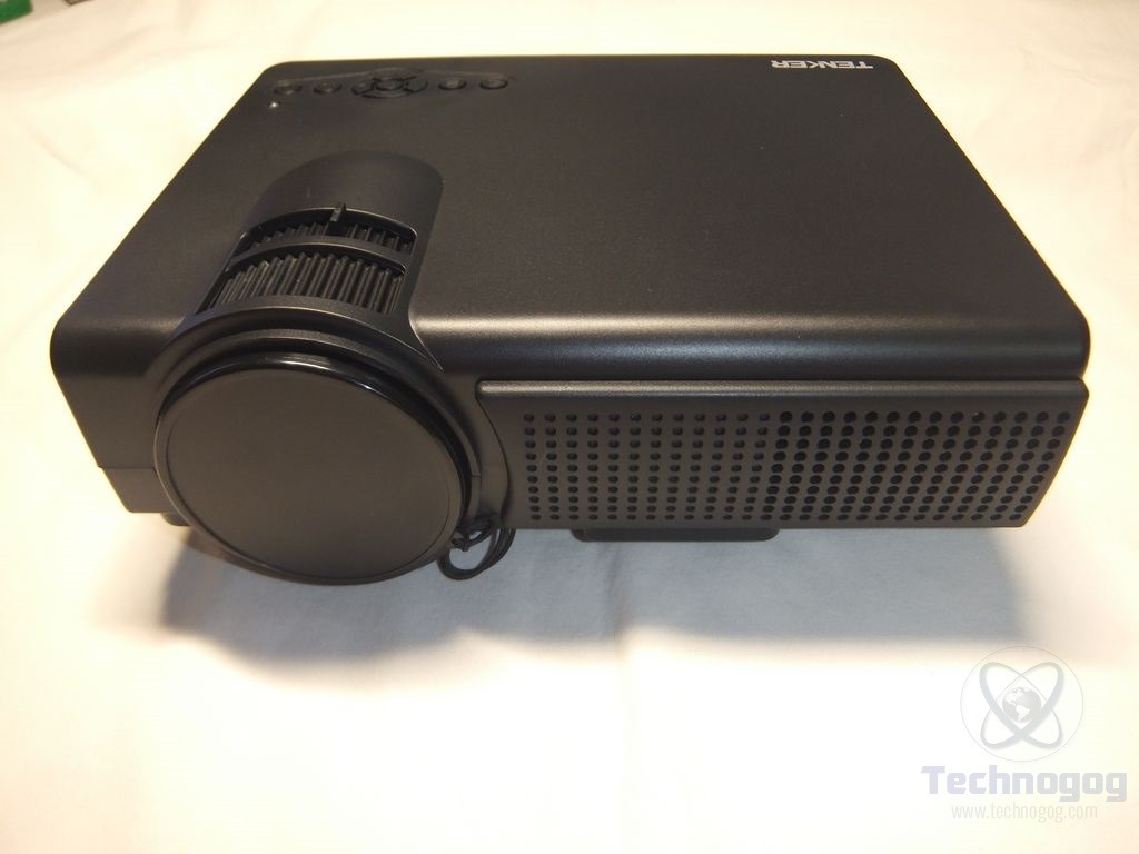 Review of TENKER Q5 Mini LCD Projector | Technogog