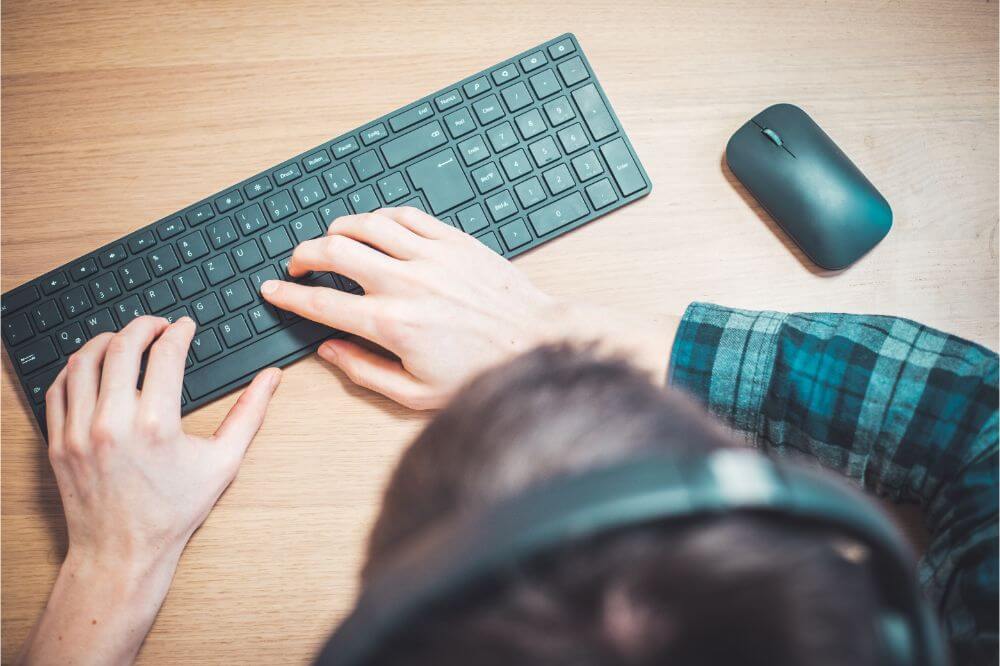 Logitech K380 MultiDevice Bluetooth Keyboard Review Tech Pairing
