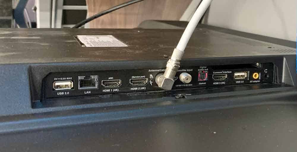 TV Keeps Flickering? 8 Reasons (Solved) TechPenny