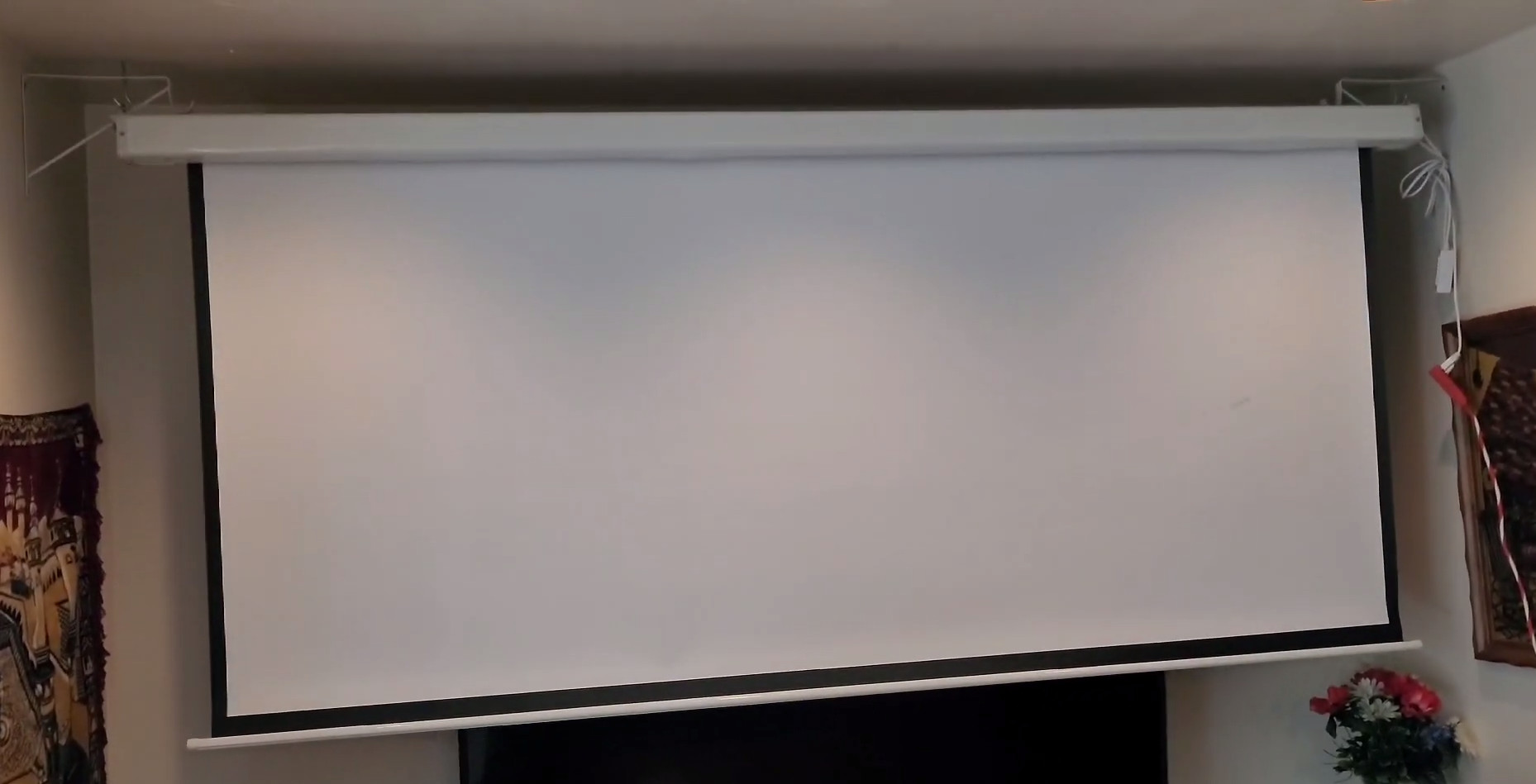 How to hang projector screen from ceiling? 5 Steps