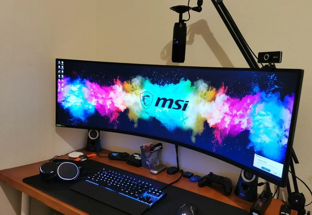 Are Curved Monitors Good for FPS Games? (Explained) Tech Plural