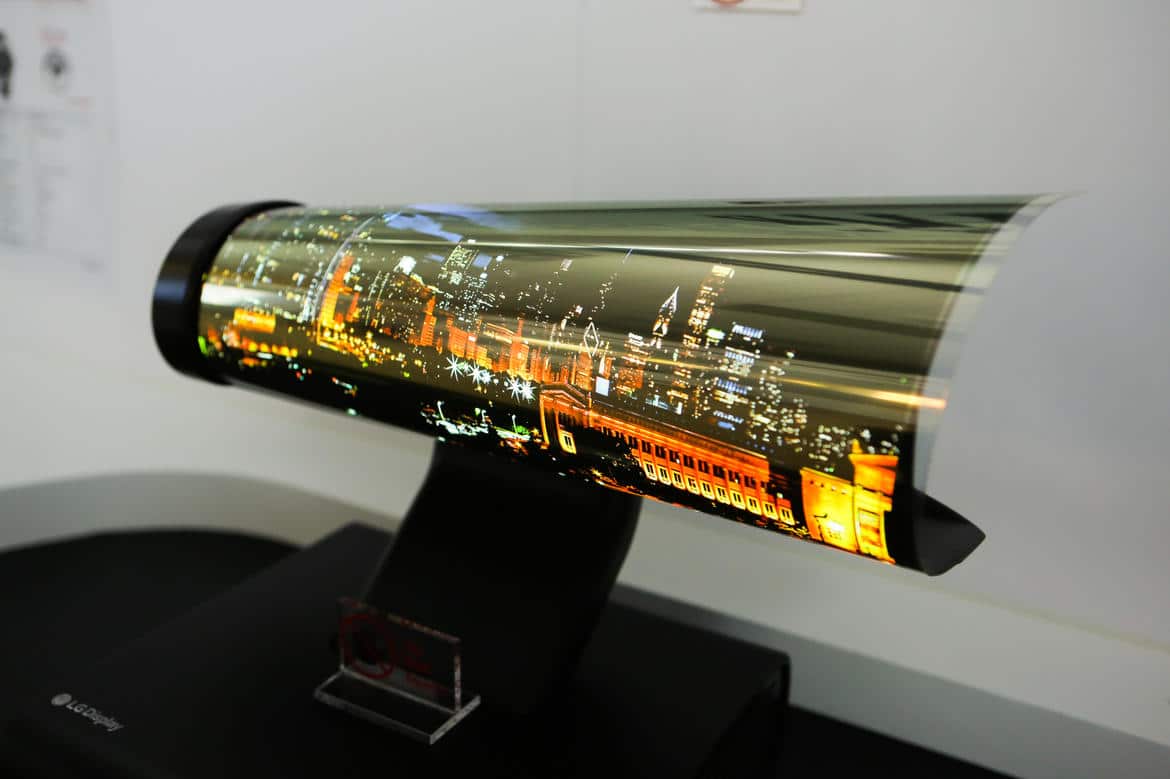 Samsung Files Patent for a Scrollable TV that can be Rolled Down