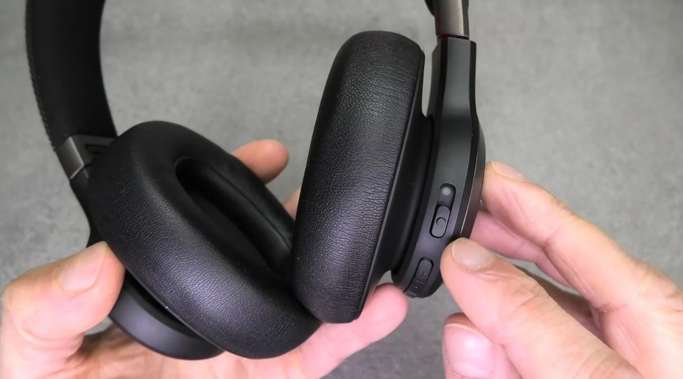 JBL Live 650 BTNC Won't Turn Off [Try this FIRST!]