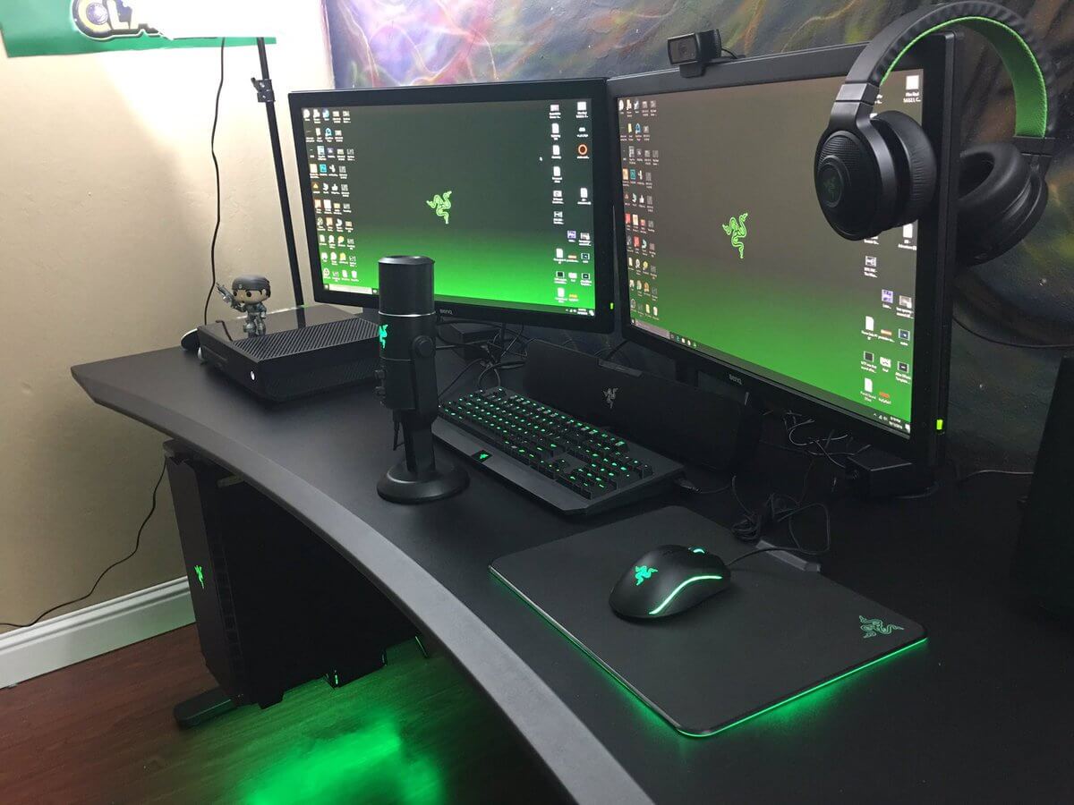 Uplift Gaming Desk Every Gamer’s Dream *