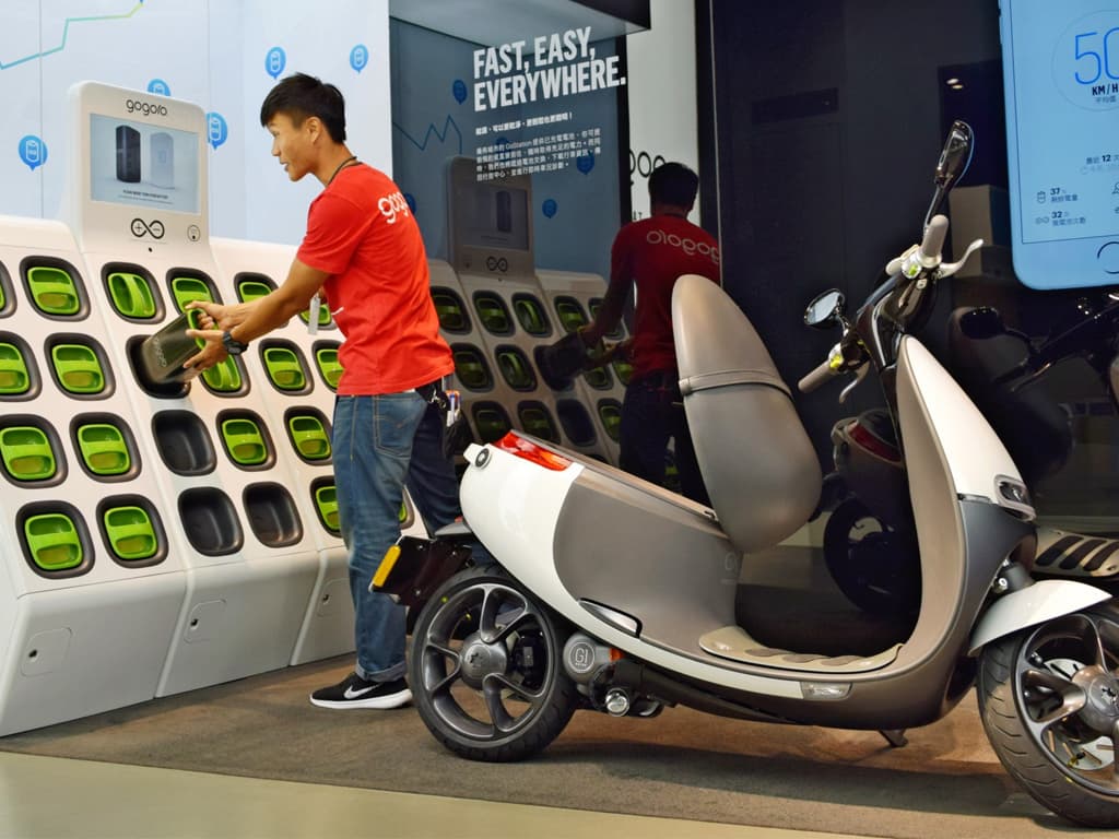 Piaggio set up consortium to use swappable batteries for emotorcycles