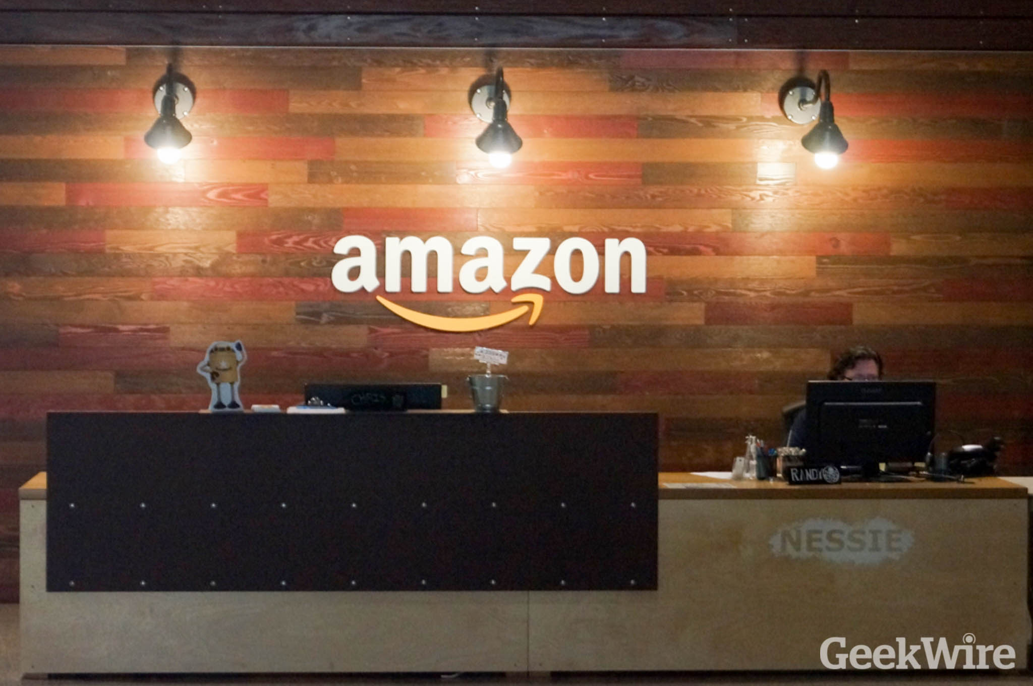 Amazon to temporarily relocate employees from downtown Seattle office