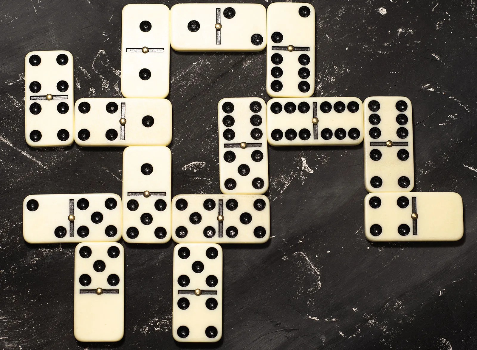 How to Play Dominoes with Two Players TechStory