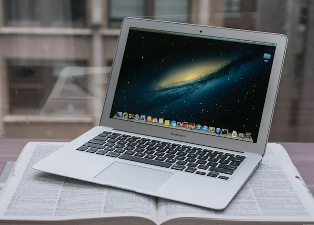 Apple may launch a cheaper MacBook to compete with ChromeBook Laptops
