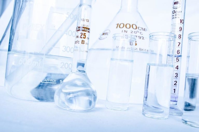 Do czego wykorzystuje się cylinder miarowy? Technologie szpitalne