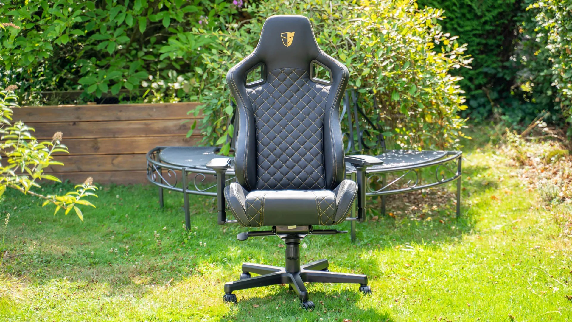 Die günstige (und gute) Alternative zu Noblechairs, Maxnomic und Co. Der Tesoro Zone X Gaming