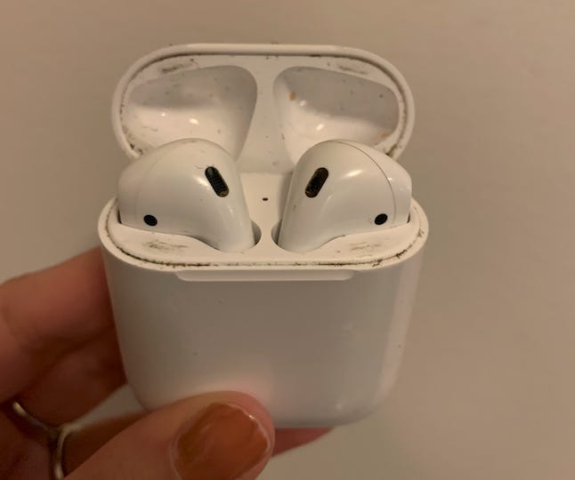 How To Clean AirPods, AirPods Pro & Case And Make Them Last Longer