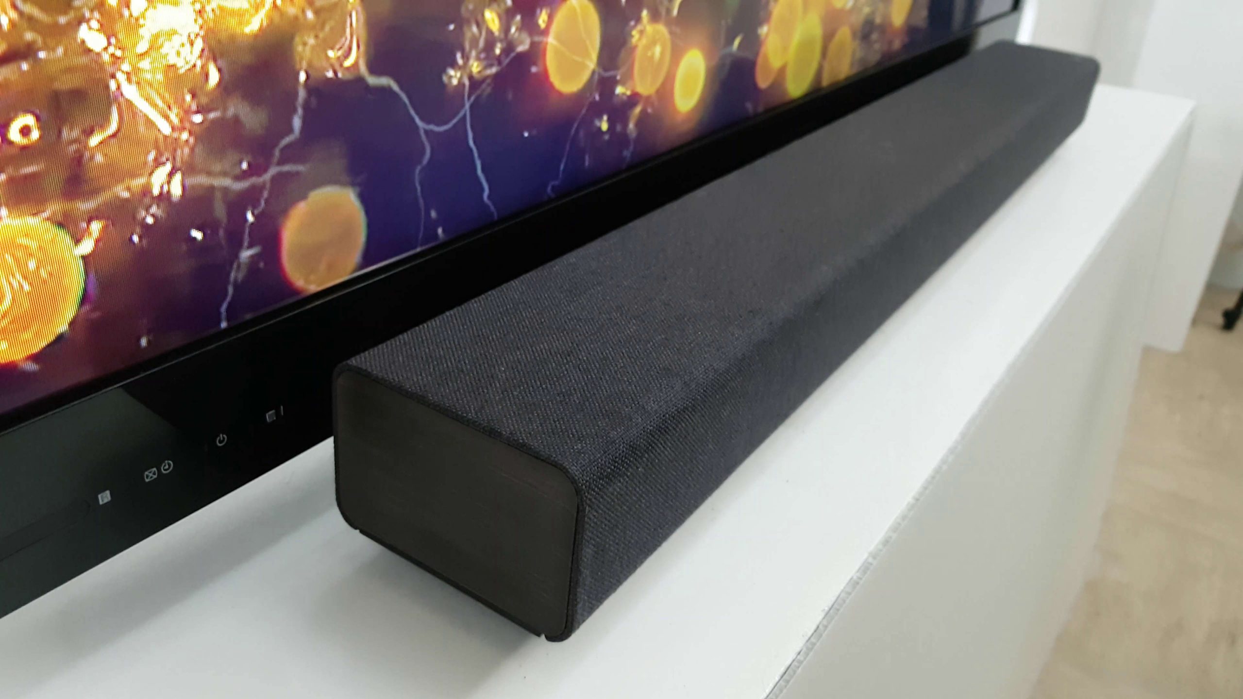 LG SP2 Soundbar Review - Exciting sound with a stylish design - Tech