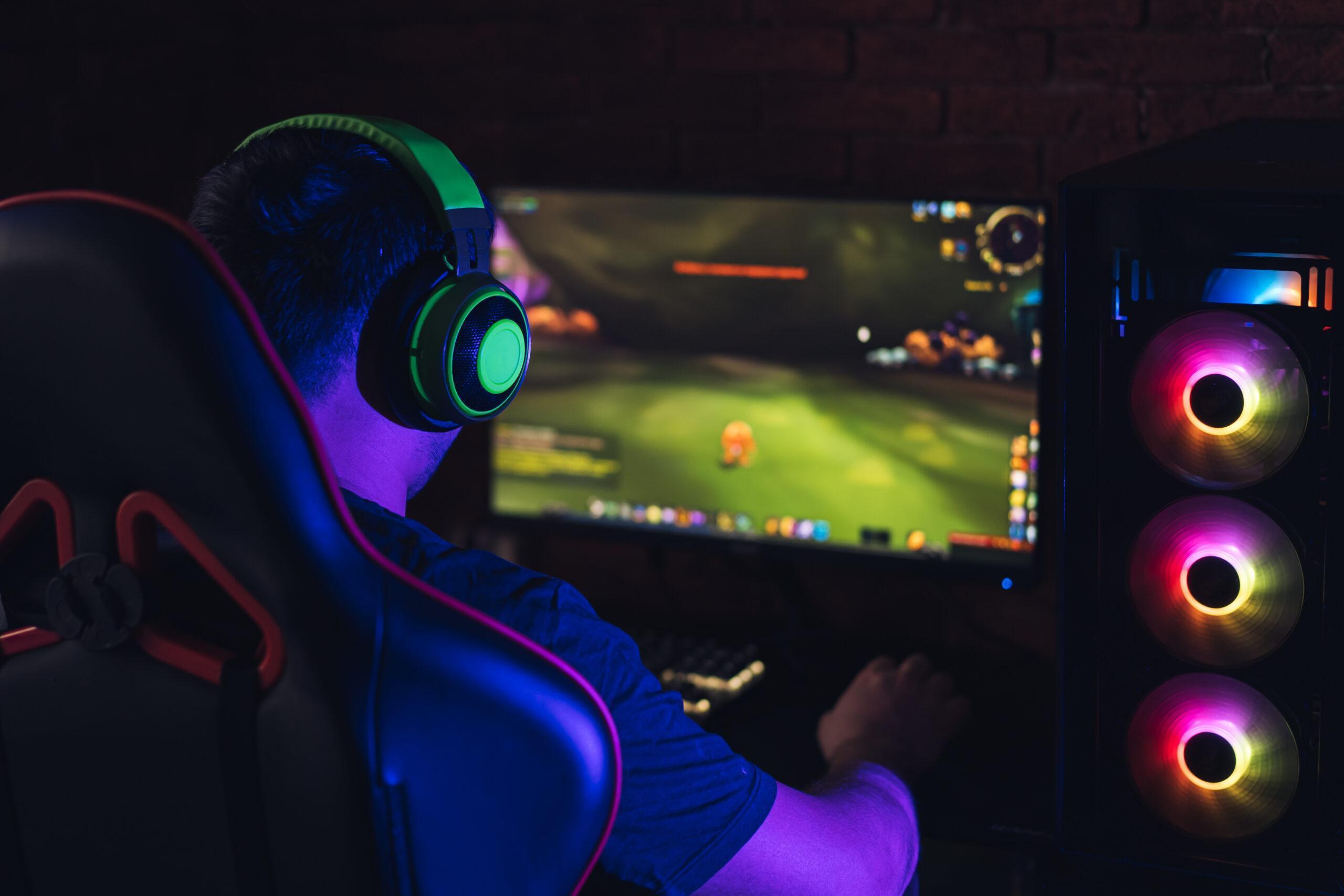 Motherboard CPU Power Connectors: How to Power Up? - Tech With Tech