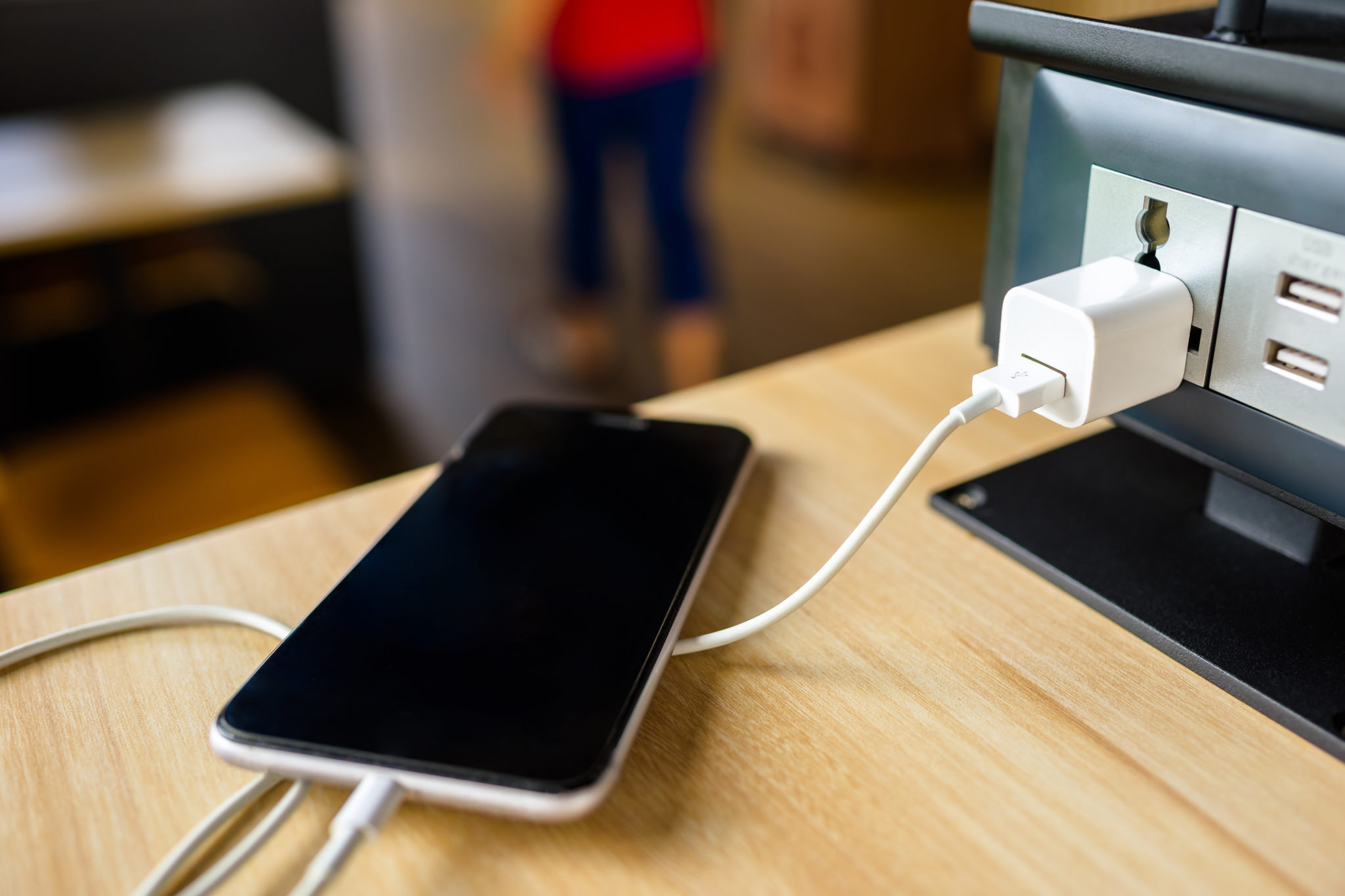 Playing While Charging Phone Damages Battery? >> Tech With Tech