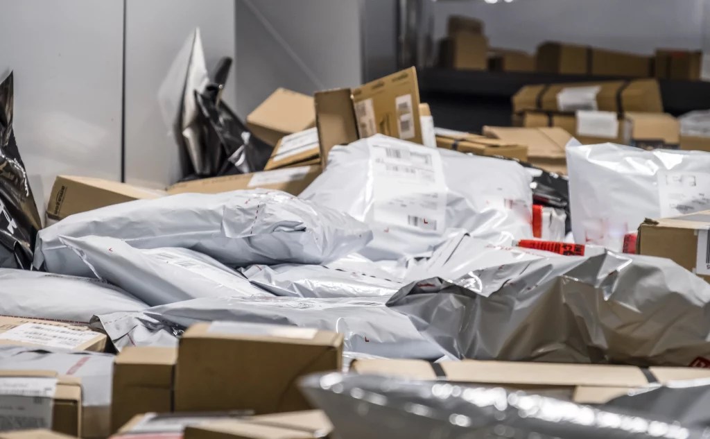 Amazon Says Package Arrived at a Carrier Facility Meaning? Tech With