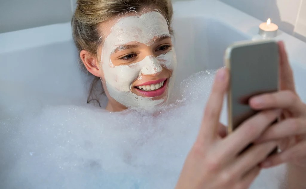 Drop Phone In Bath: Do You Get Electrocuted? (All The Info)