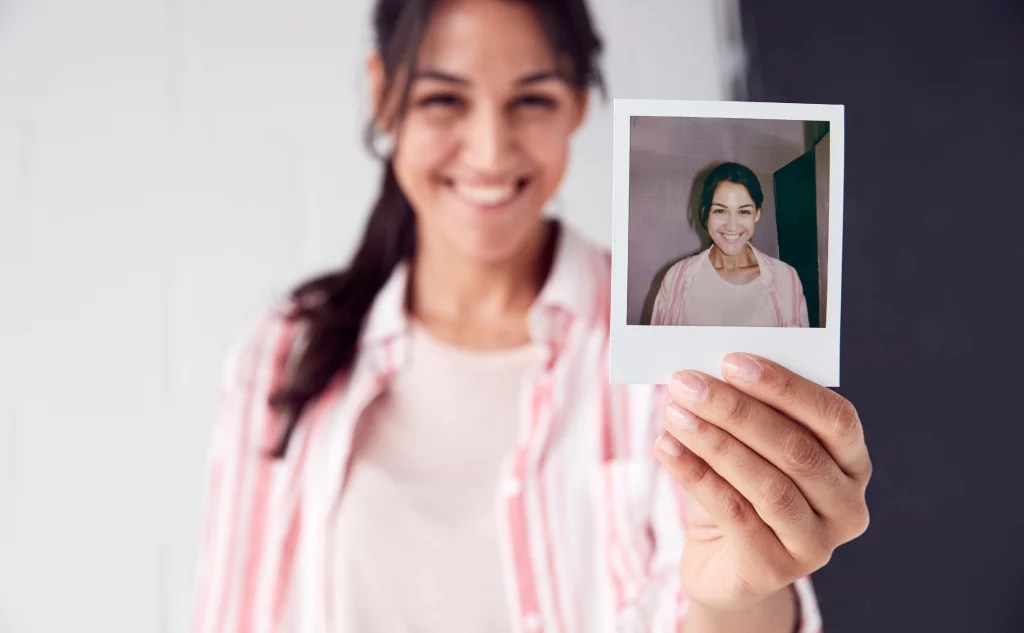 Looking Fatter in Pictures Than in Mirrors Why? Tech With Tech