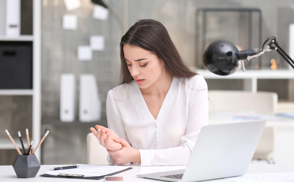 Wrist Pain Using Laptop Touchpad How to Avoid? Tech With Tech