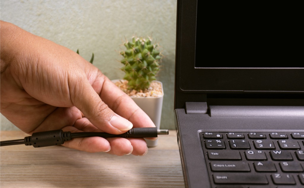 Laptop Charger Blinks When Plugged In Meaning? Tech With Tech
