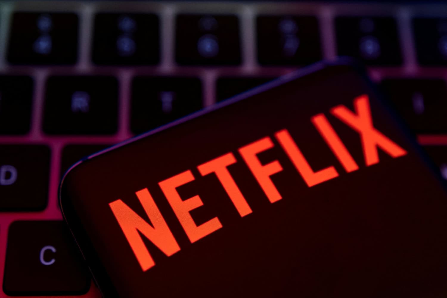 Why Does Netflix Keep Kicking Me Out? 4 Ways To Fix It