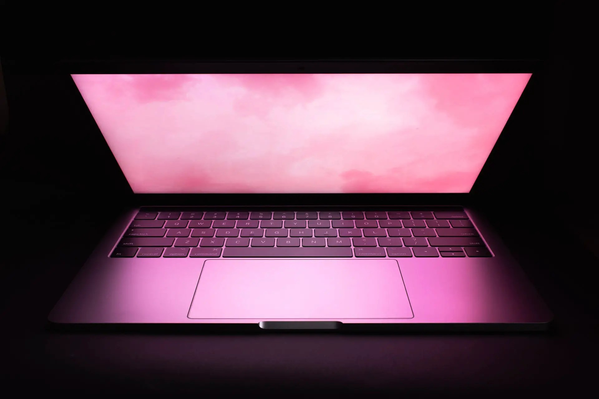 Cómo arreglar una pantalla rosa en tu computadora portátil Tecno Simple