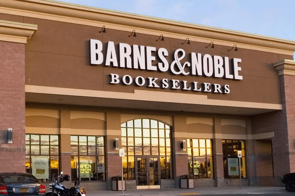 La editorial Barnes & Noble se renueva por dentro, mientras sus