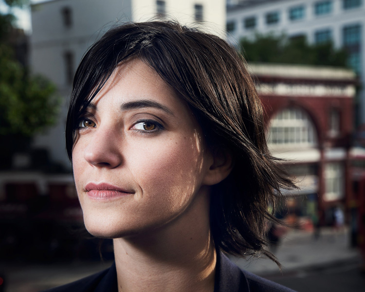 Sharon Van Etten mostra videoclipe intimista e ao vivo de "Keep"