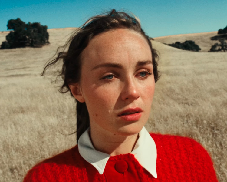 Zella Day apresenta a balada romântica "Only A Dream"