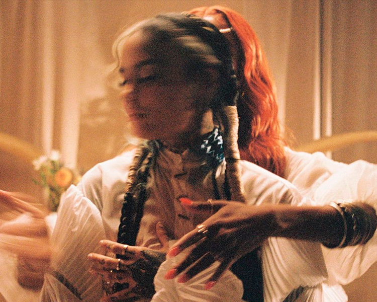Kehlani lança o videoclipe de "Altar" e anuncia o álbum 'Blue Water Road'