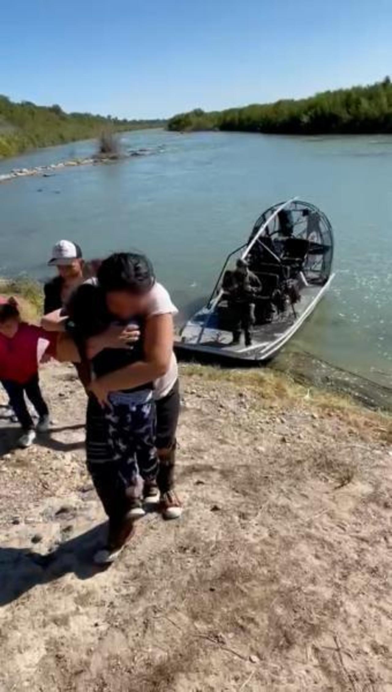 Patrulla Fronteriza rescata a 10 personas en isla en río Bravo en Eagle