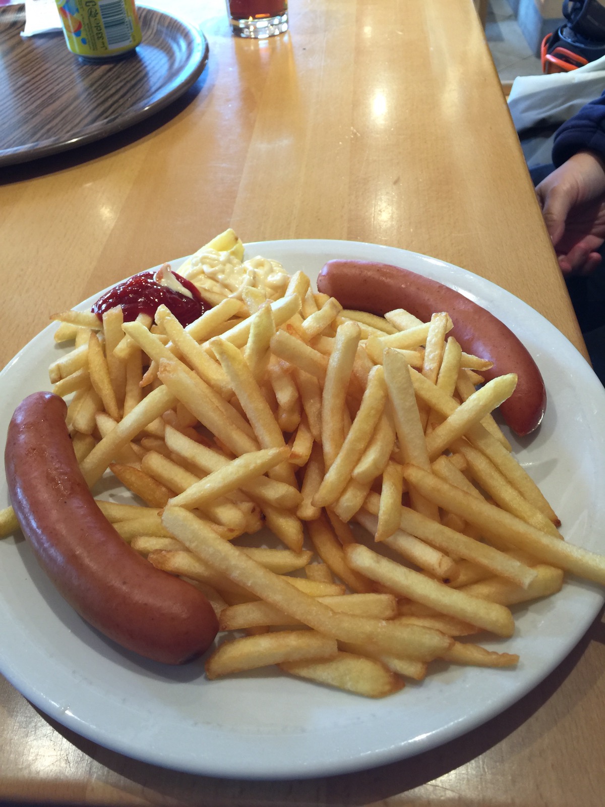 Guest travel review mountain restaurants in Les Gets Teddy Rambles