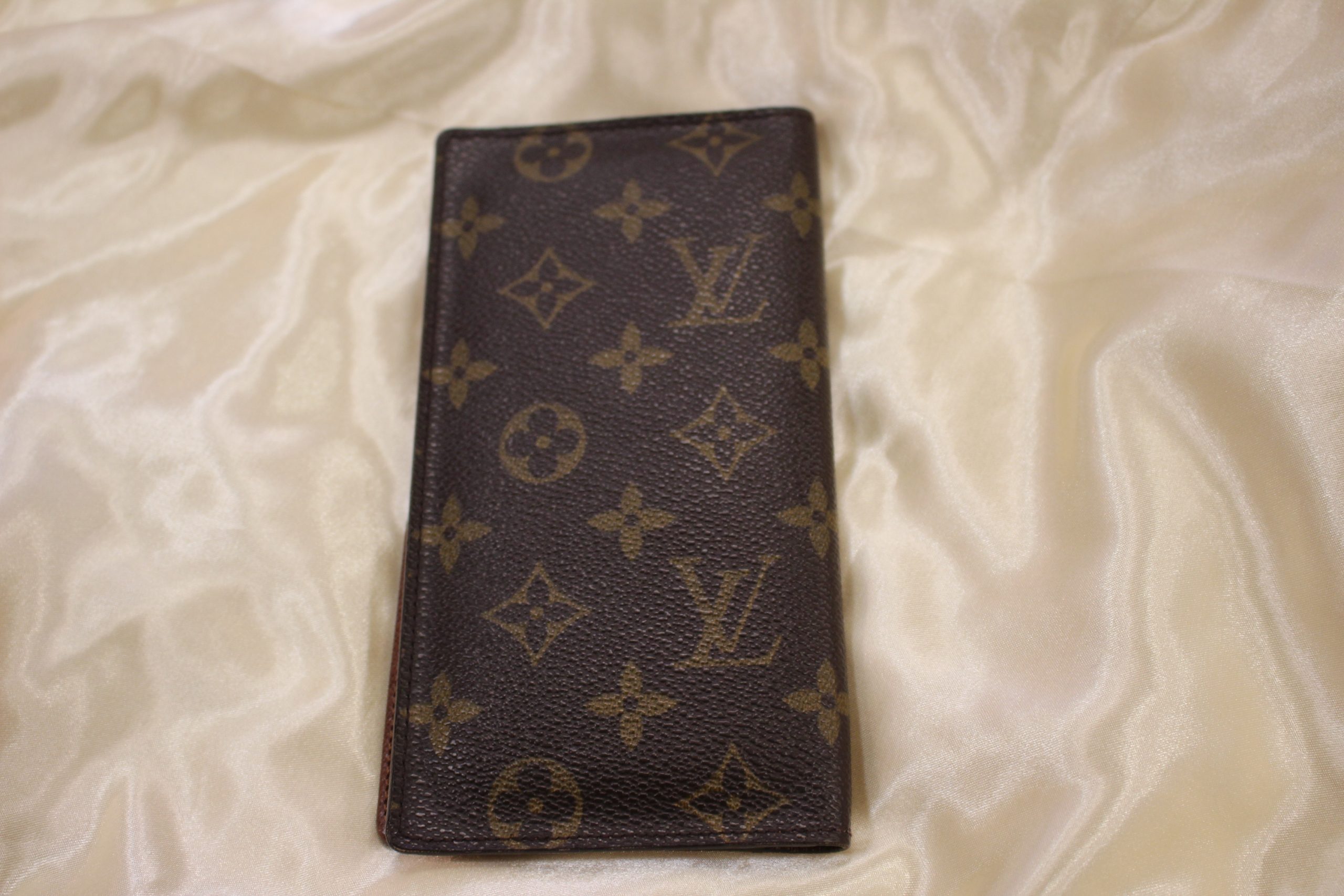 Louis Vuitton Vertical Wallet/Checkbook holder Monogram Canvas Preowned