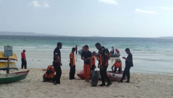 Basarnas Kendari Gelar Simulasi Water Rescue di Pantai Nirwana Baubau