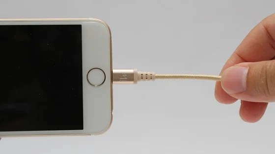 How a Lightning Cable Can Allow Attacks [O.MG Cable]