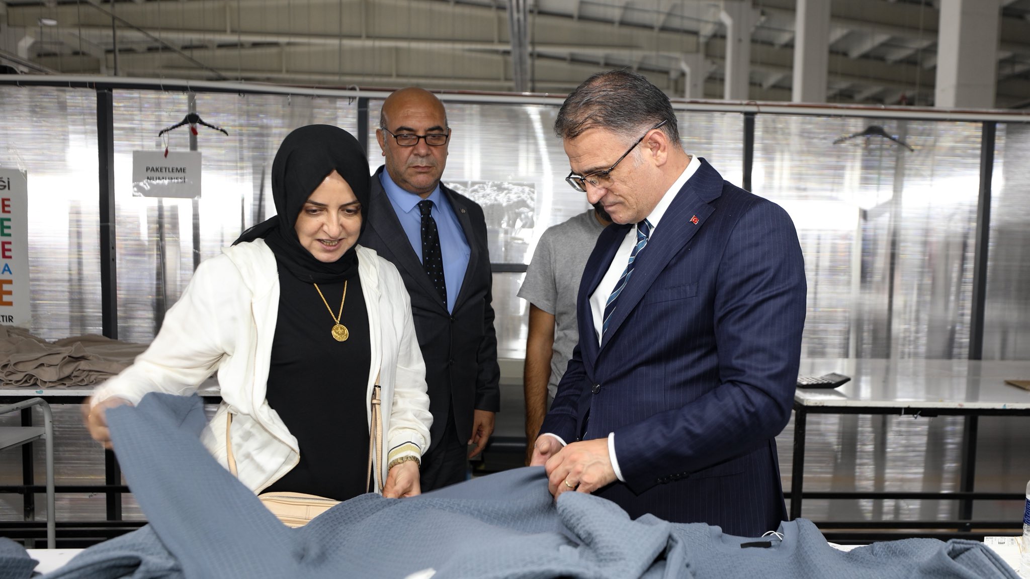 Cumhurbaşkanı Başdanışmanı tekstil fabrikasını ziyaret etti Cumhurbaşkanı Başdanışmanı tekstil fabrikasını ziyaret etti