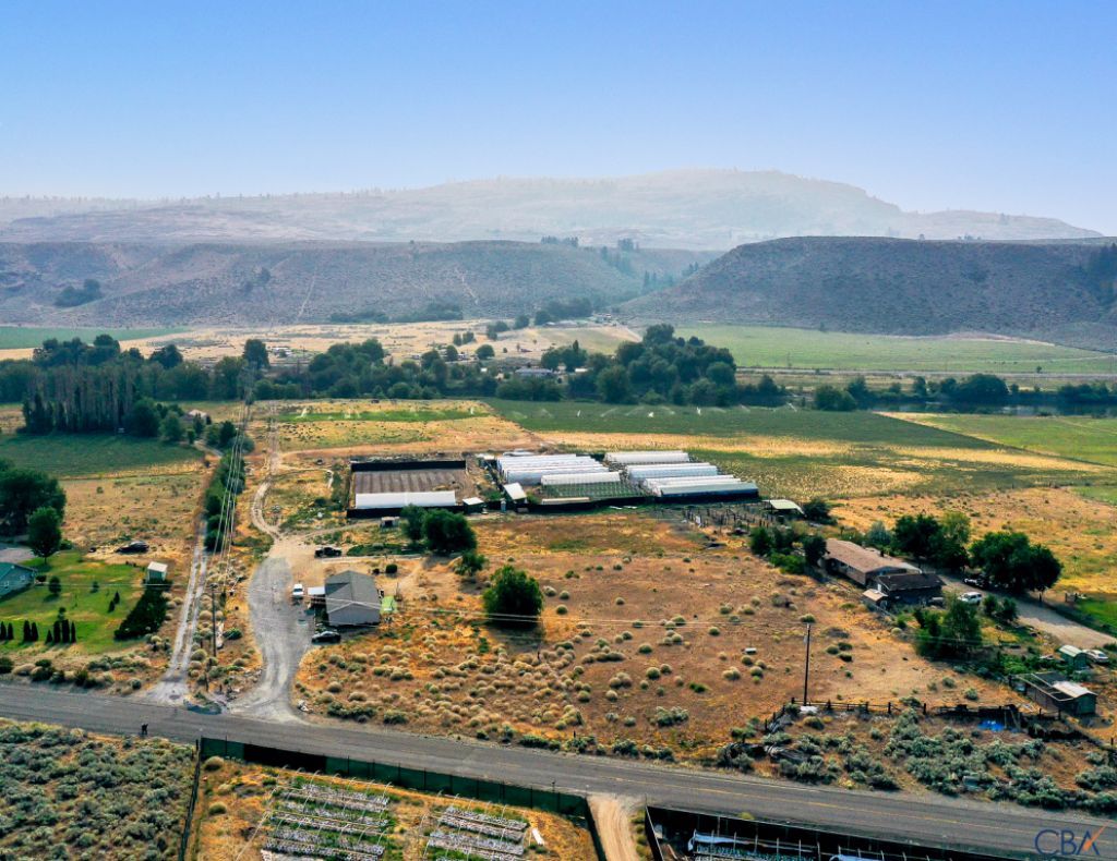 221 Omak River Road For Sale in Omak 2,200,000 Teletare