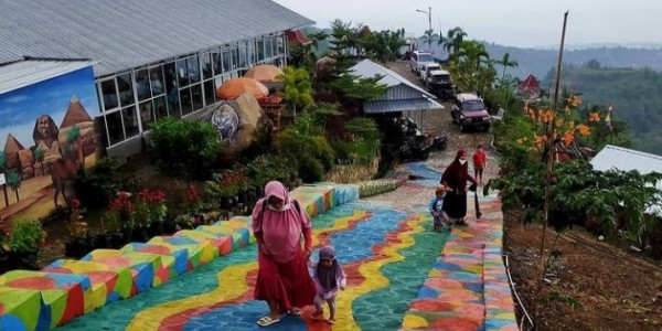 Dengan Terapi Asap Rokok ‘Divine Kretek’, Bisa Sembuhkan