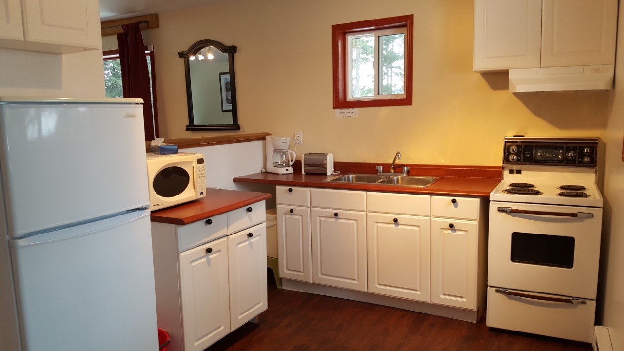 Lake Temagami Inn, Motel and Cottages for rent.