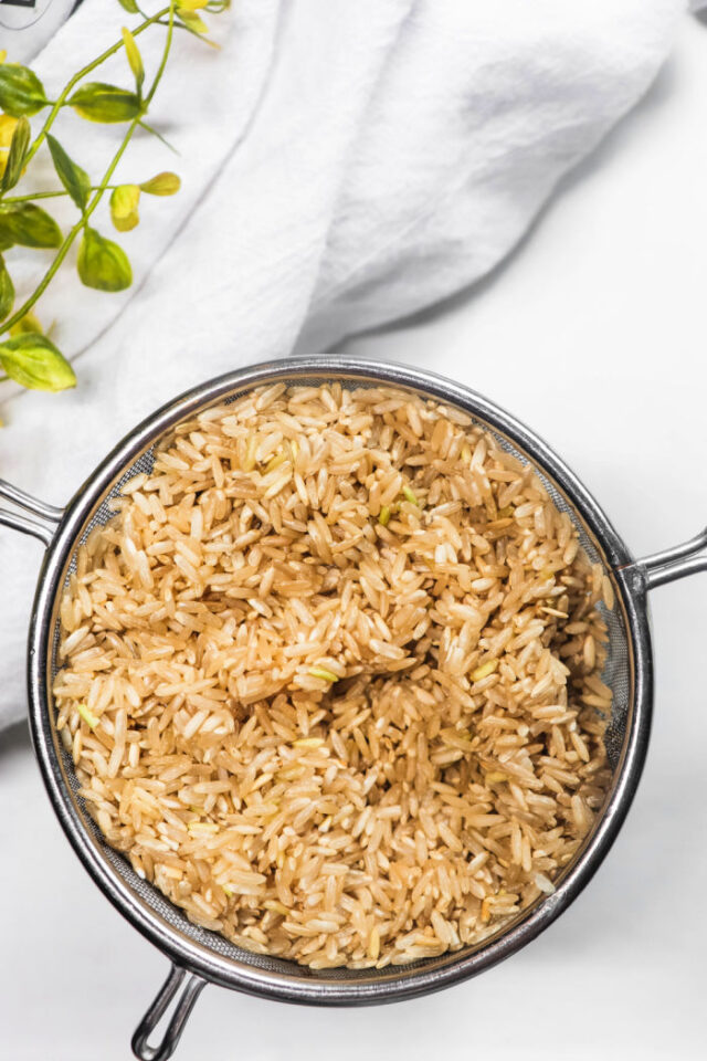 How to Make Fluffy Slow Cooker Brown Rice in Crockpot
