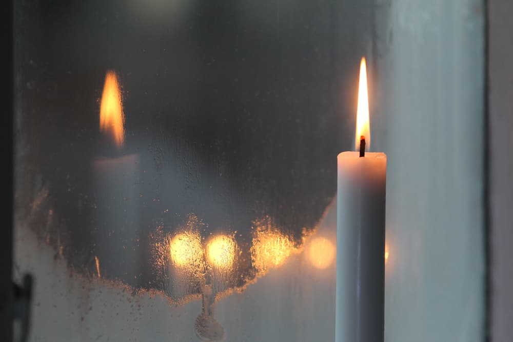 Why Do Candles Burn Unevenly? Temperature Master