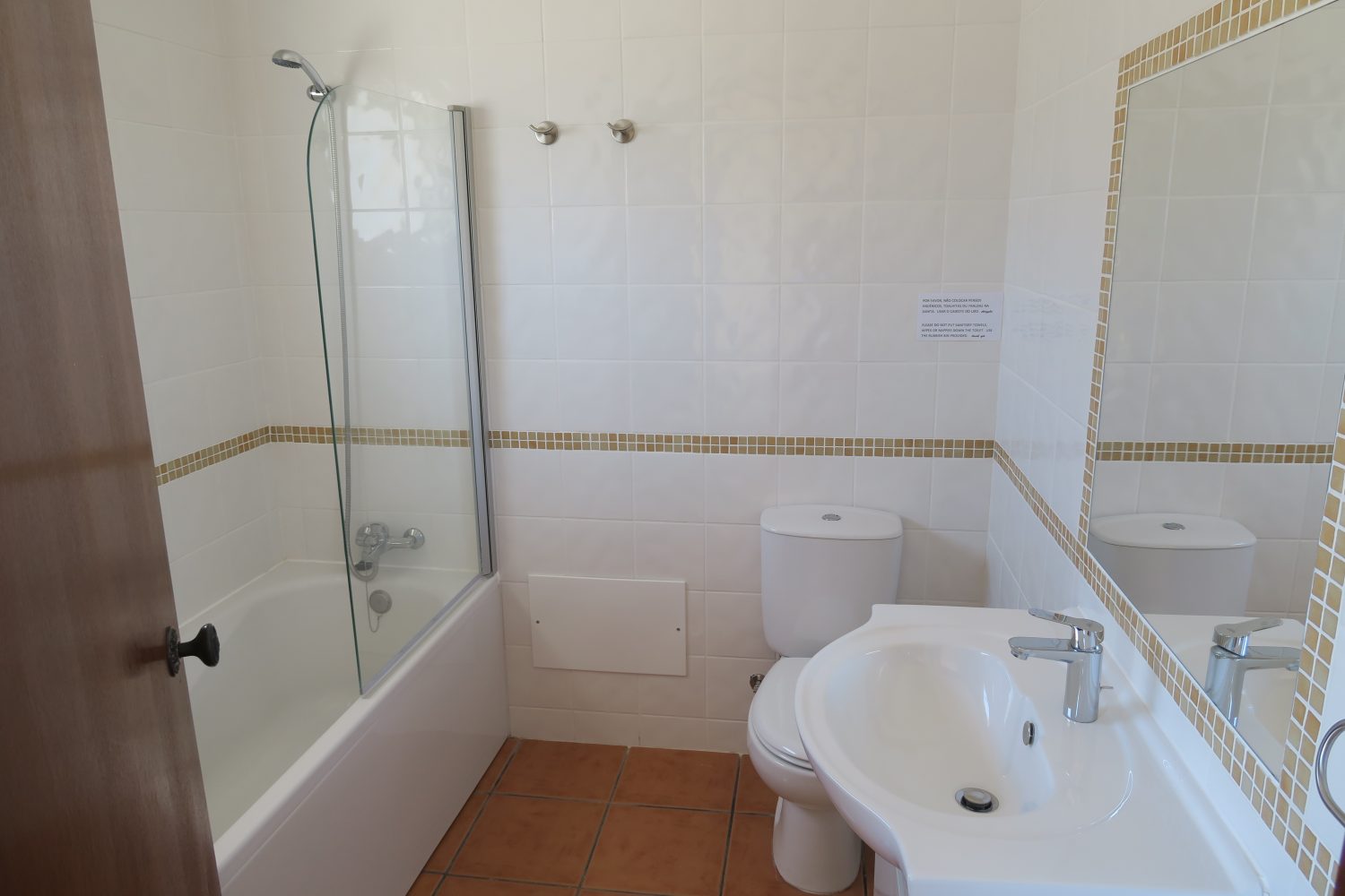T2 bathroom Tempomar Holiday Apartments Burgau Algarve Portugal
