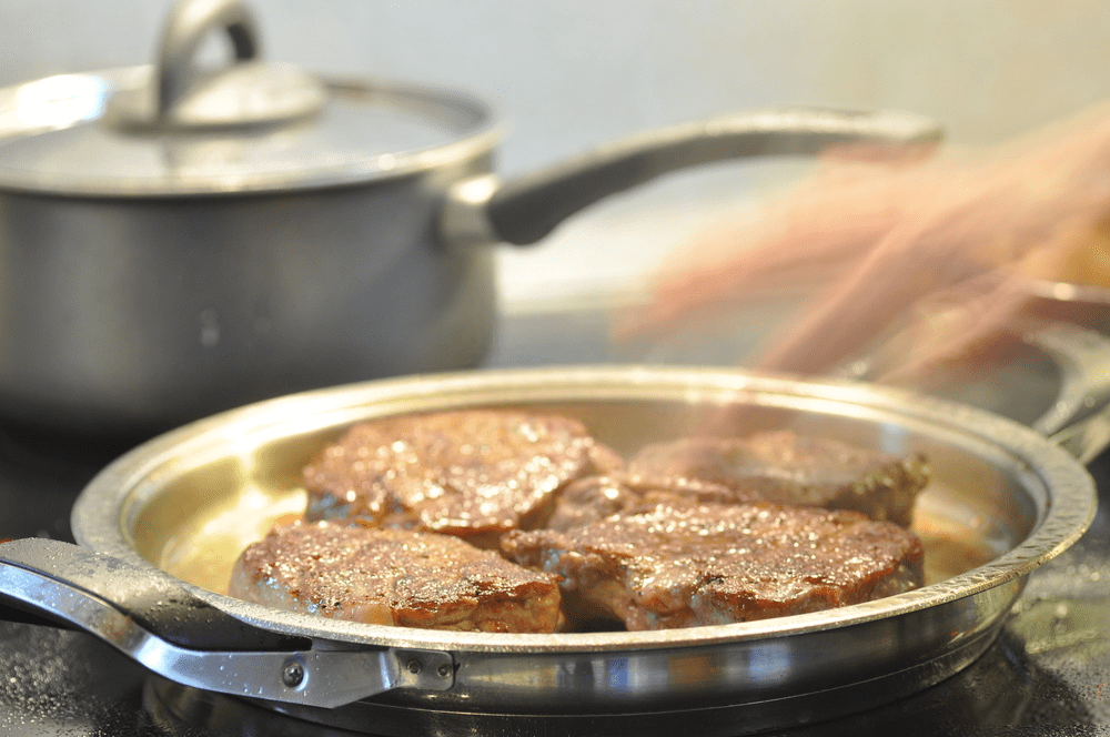Cast iron vs stainless steel steak What does steak taste like on