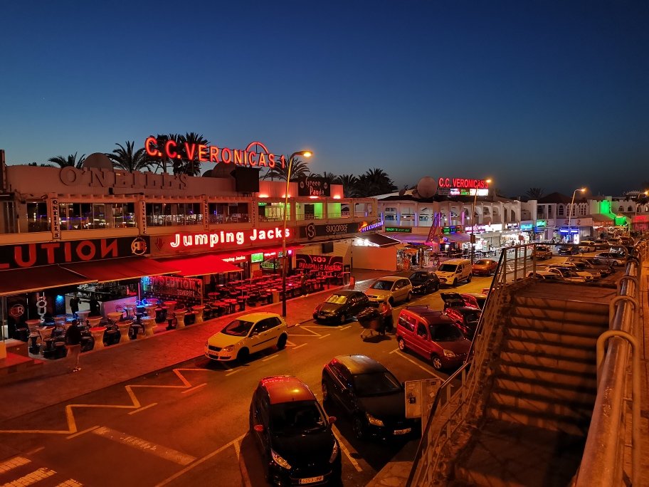 követség Nyílhegy Bőség strip club playa de las americas pánik keret