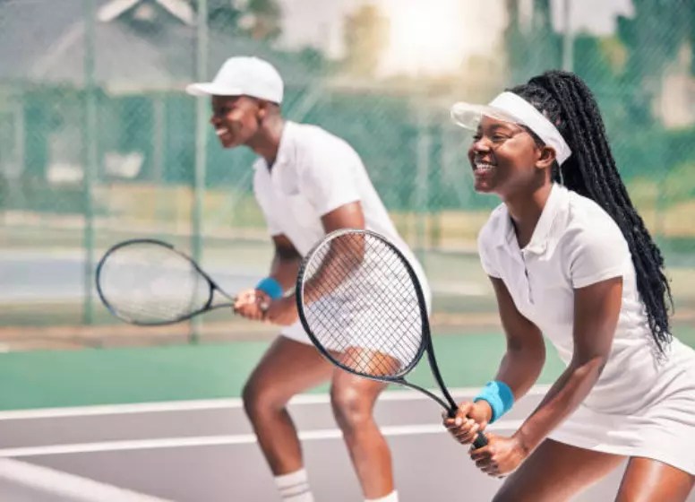 Are Tennis Rackets Unisex? Men’s vs Women’s Comparison Tennis Pursuits